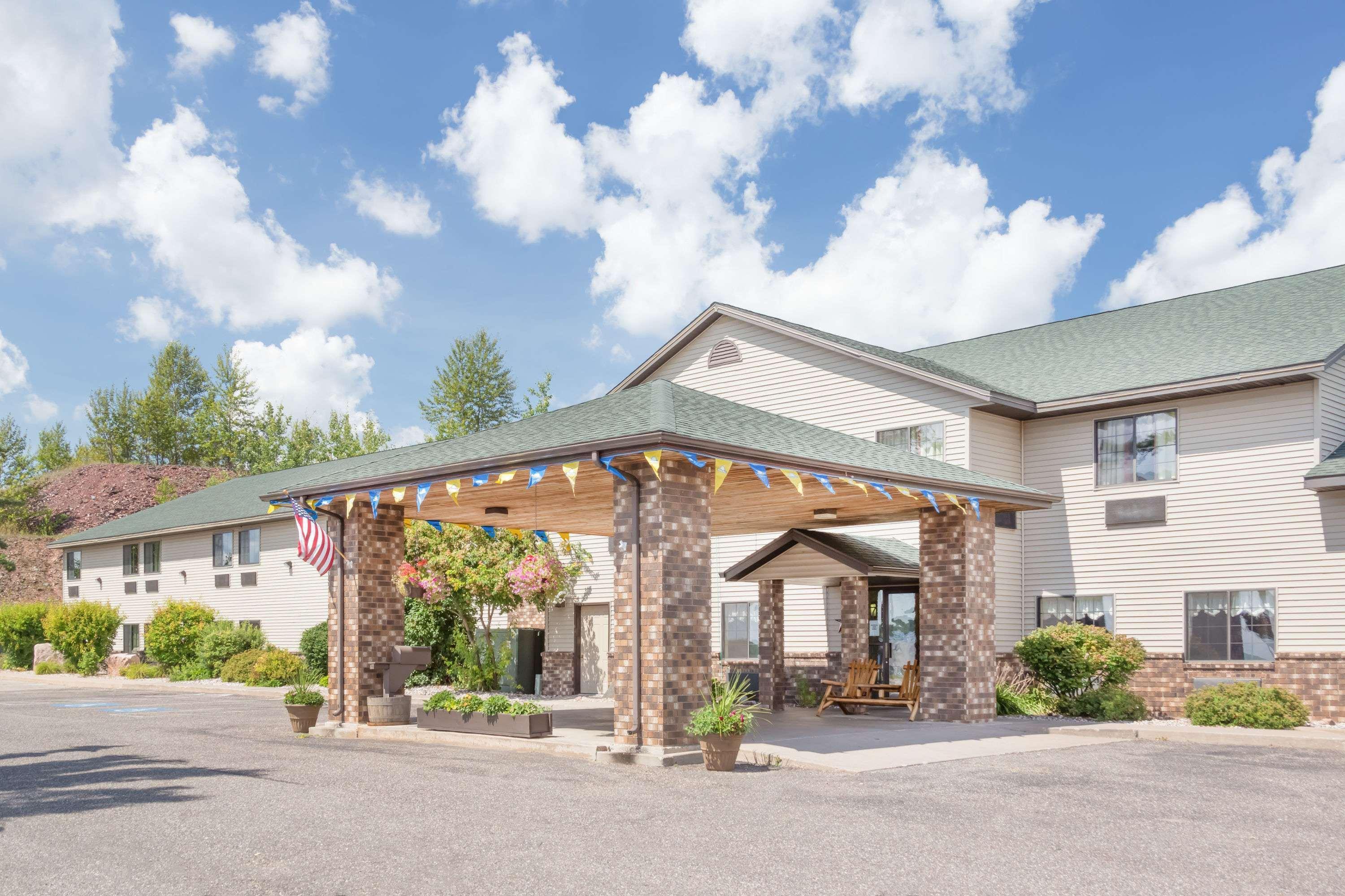 Days Inn By Wyndham Iron Mountain Exterior photo