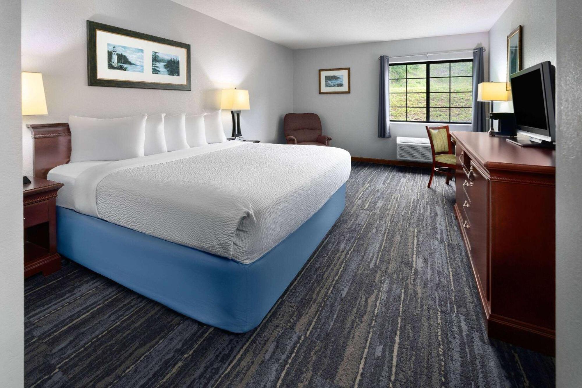 Days Inn By Wyndham Iron Mountain Exterior photo
