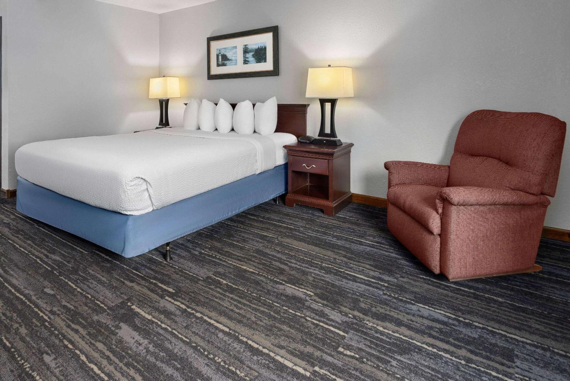 Days Inn By Wyndham Iron Mountain Exterior photo
