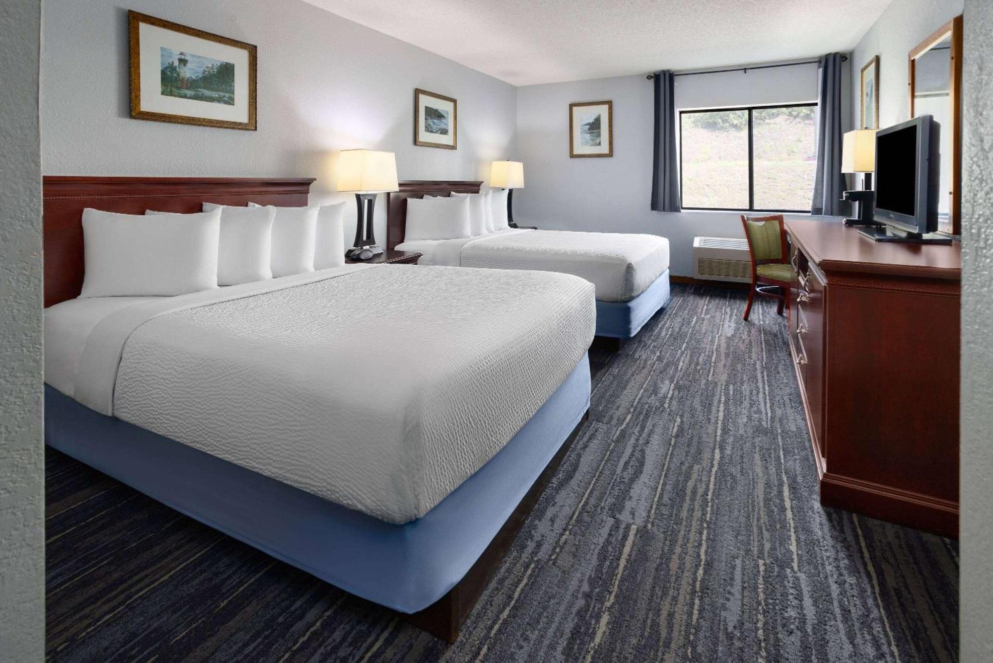 Days Inn By Wyndham Iron Mountain Exterior photo