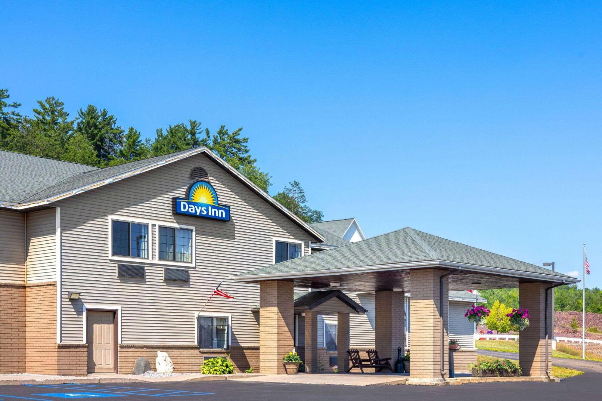 Days Inn By Wyndham Iron Mountain Exterior photo