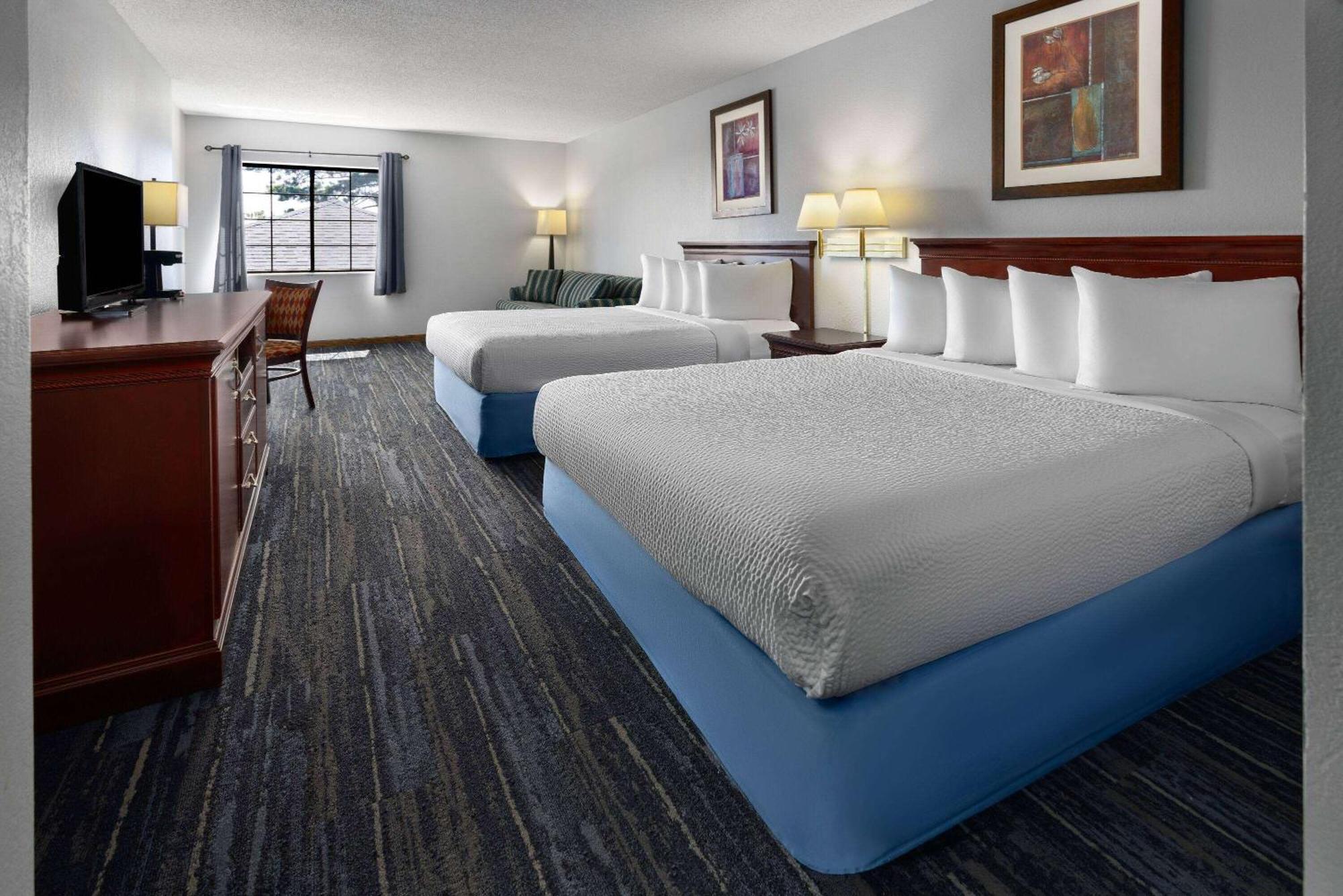 Days Inn By Wyndham Iron Mountain Exterior photo