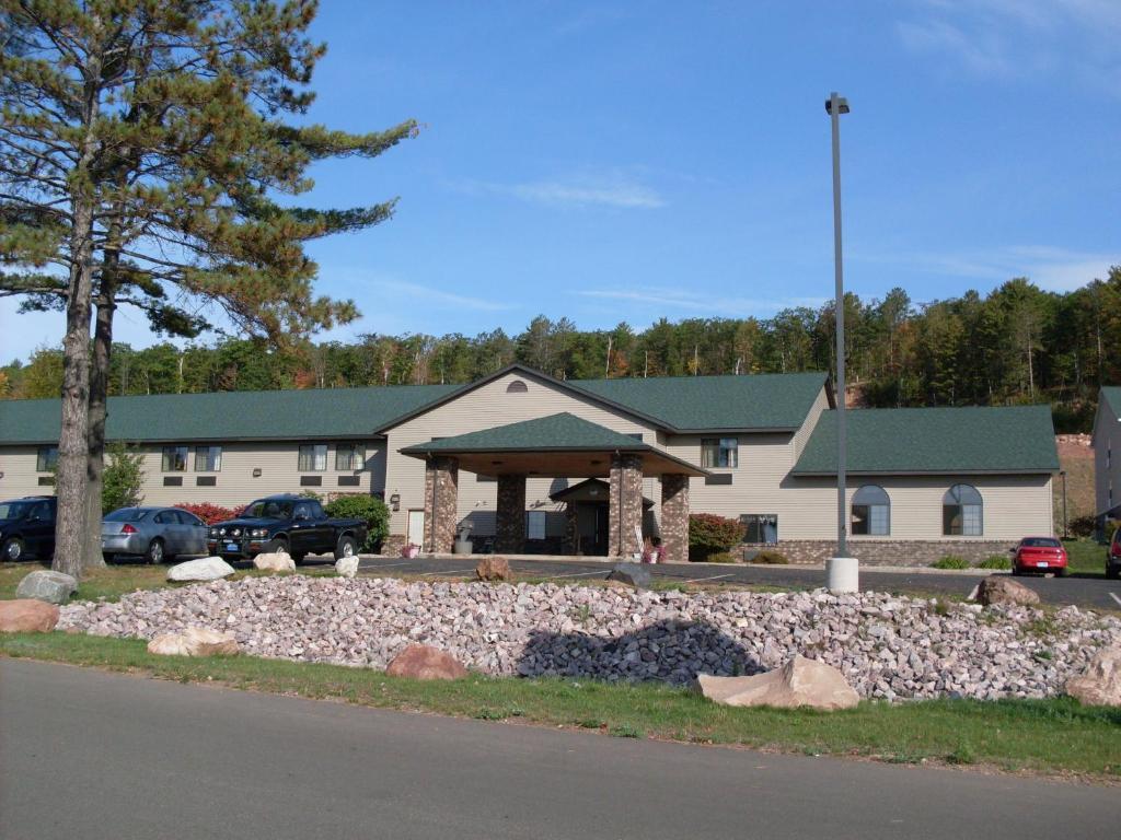 Days Inn By Wyndham Iron Mountain Exterior photo